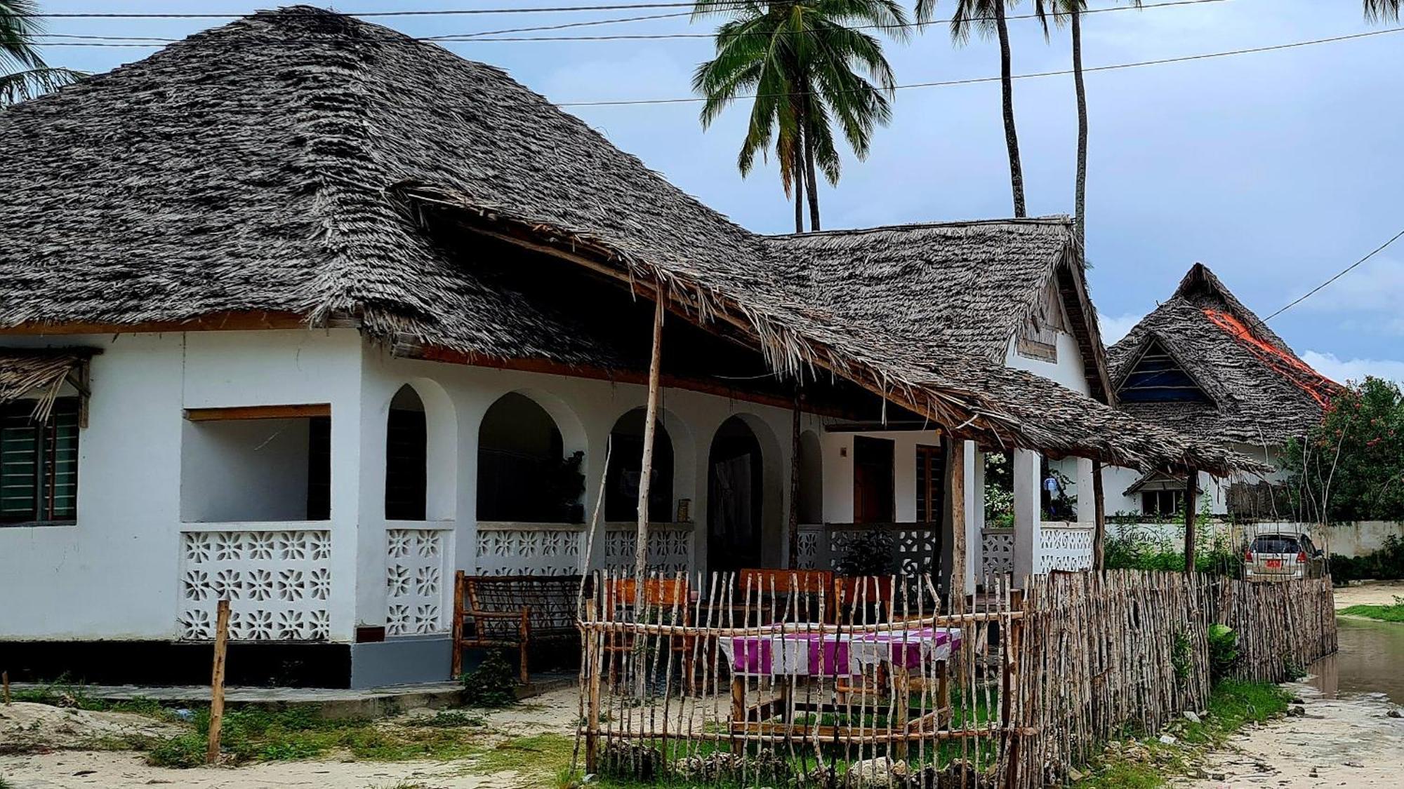 Afrobukuu House Hotell Paje Eksteriør bilde